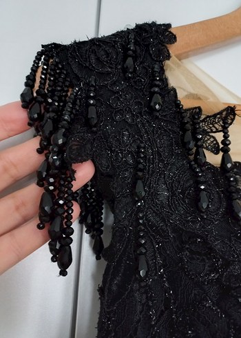 Siyah Dantel Uzun V Yaka Gotik Abiye - Görsel 7