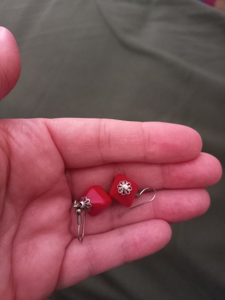 Kırmızı Boncuklu  Küpe - Görsel 4