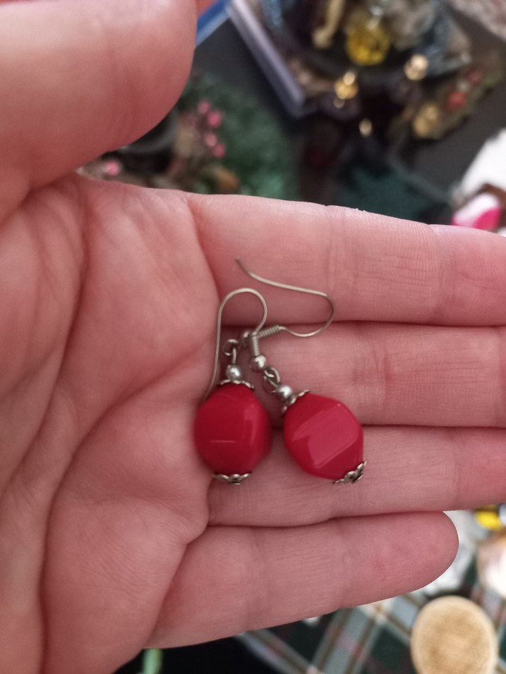 Kırmızı Boncuklu  Küpe - Görsel 3