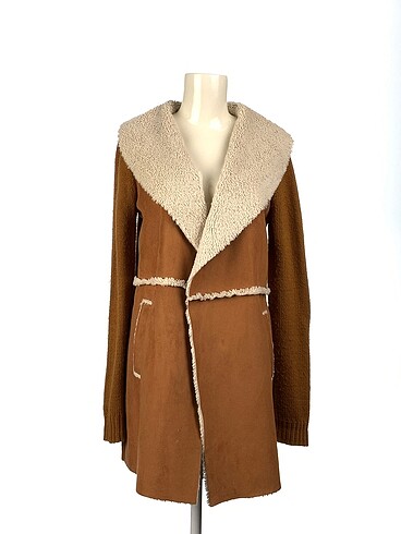Stradivarius Hırka %70 İndirimli.