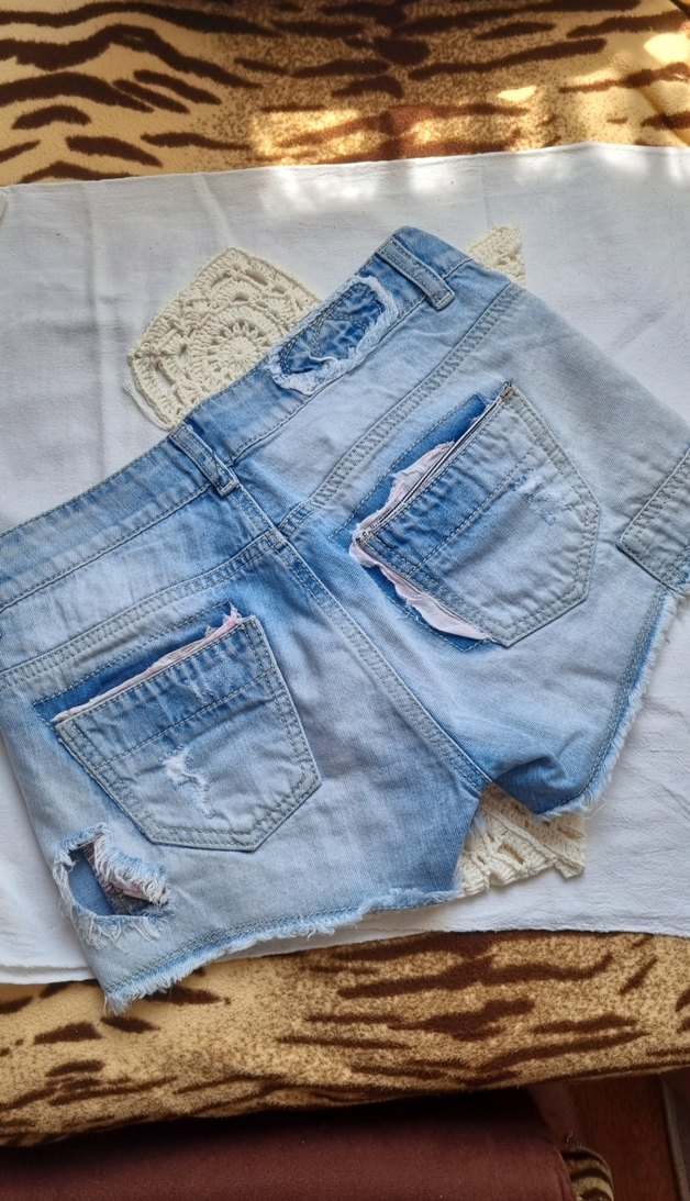 Düğmeli Mavi Bağlama Desenli Kadın Kot Şort - Görsel 3