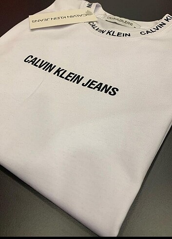 xl Beden beyaz Renk CALVIN KLEIN YENI SEZON TSHIRT 