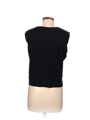 44 Beden Guess T-shirt %70 İndirimli.