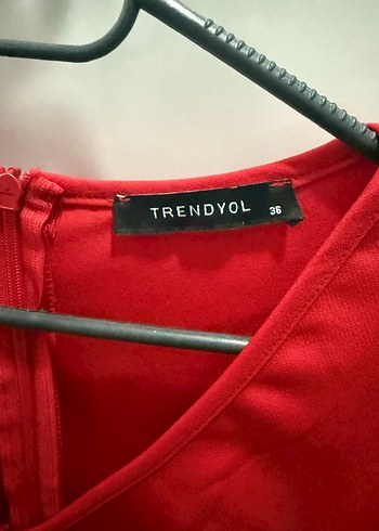 Kırmızı V Yakalı Drapeli Midi Elbise - Görsel 4