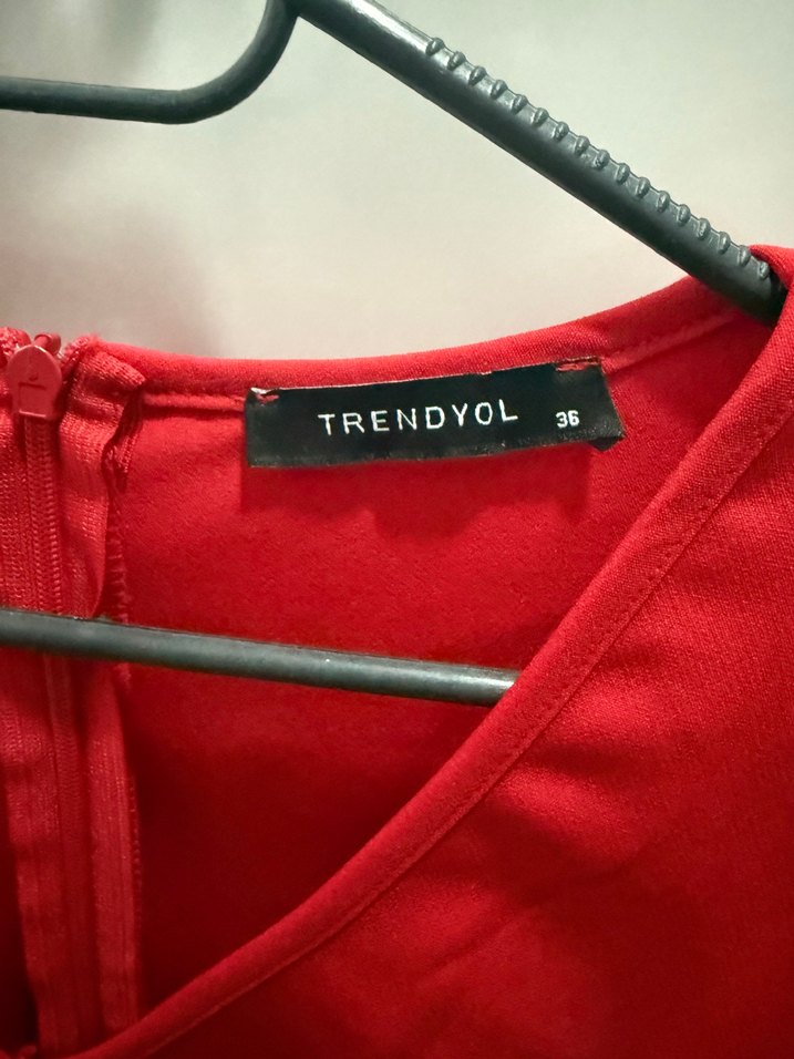 Kırmızı V Yakalı Drapeli Midi Elbise - Görsel 4