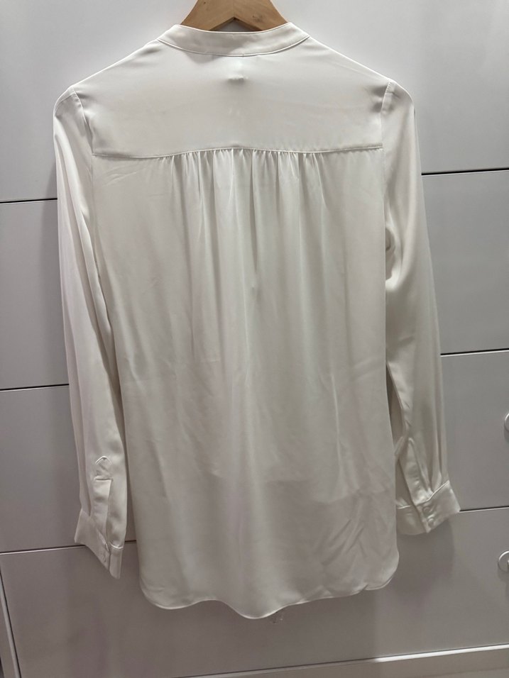 Beyaz V Yakalı Drapeli Kadın Bluz - Görsel 3