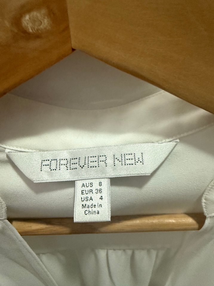 Beyaz V Yakalı Drapeli Kadın Bluz - Görsel 2