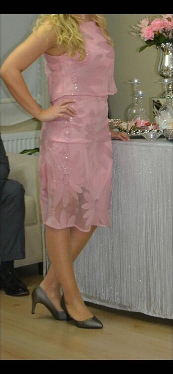 Pembe payetli elbise