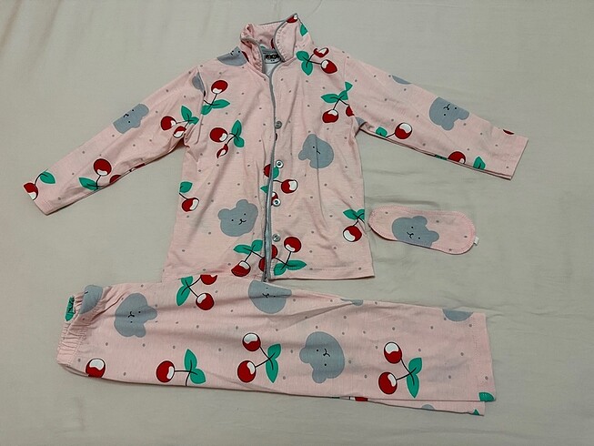 Uyku gözlüklü pijama takımı