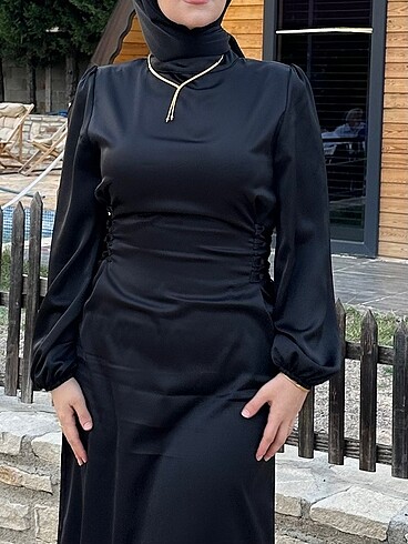 Diğer SİYAH YANLARI BAĞCIKLI ELBİSE