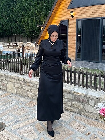 SİYAH YANLARI BAĞCIKLI ELBİSE