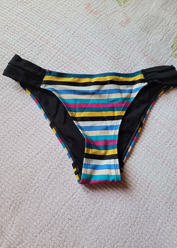 Çok Renkli Çizgili Bikini Altı