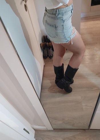 Yırtık Mini Kot Şort - Görsel 2