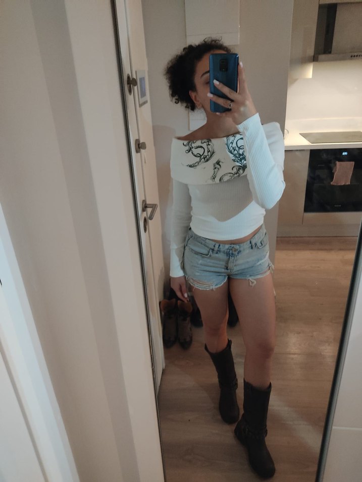 Yırtık Mini Kot Şort - Görsel 3