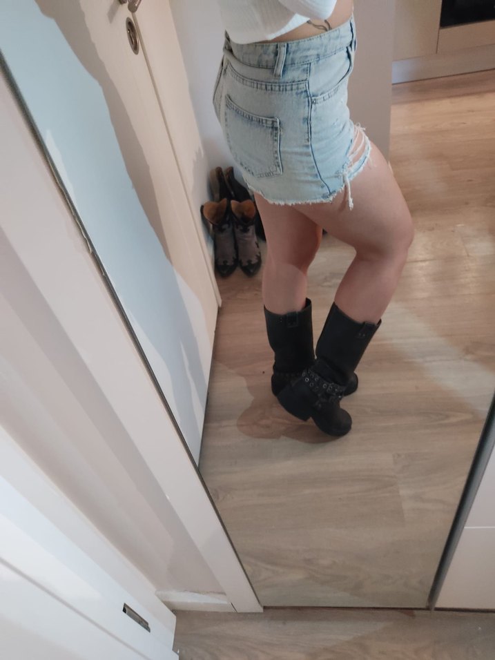 Yırtık Mini Kot Şort - Görsel 2