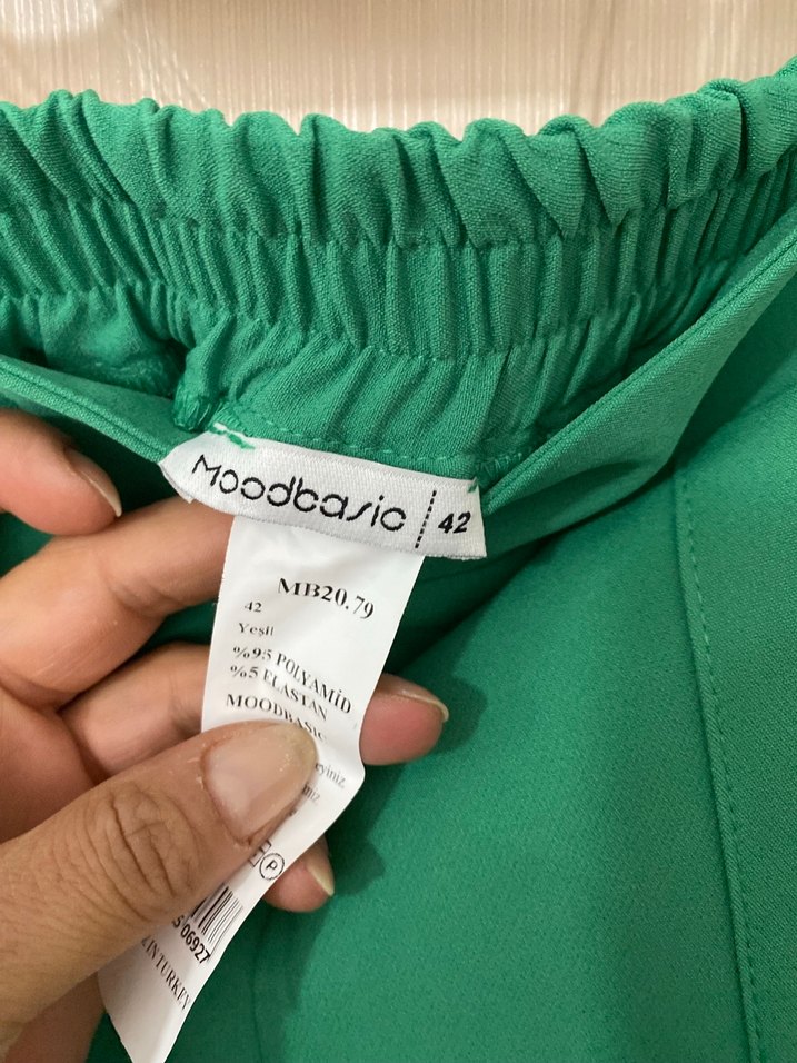 Kadın Yeşil Kemerli Kumaş Pantolon - Görsel 3