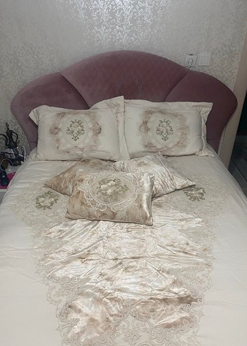 İşlemeli Beyaz Yatak Örtüsü - Görsel 4