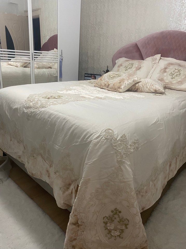 İşlemeli Beyaz Yatak Örtüsü - Görsel 3