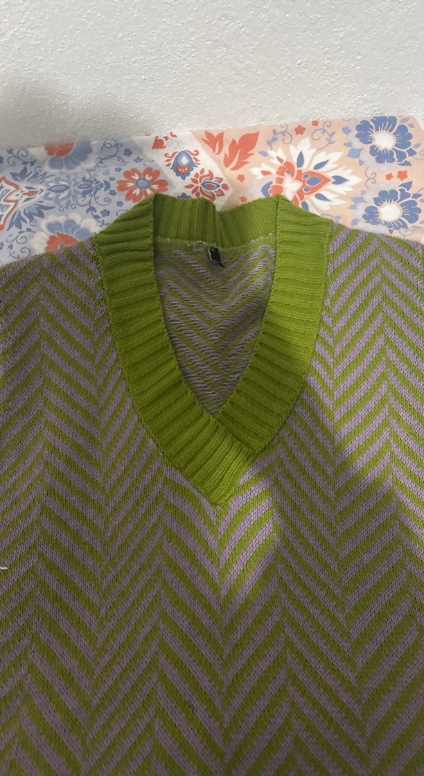 Gri-Yeşil V Yaka Örgü Süveter - Görsel 2