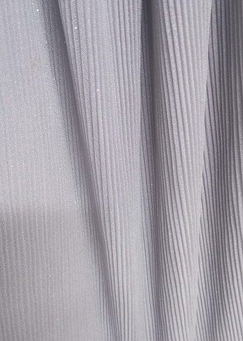 Gri Pileli Uzun Kollu Uzun Elbise - Görsel 3