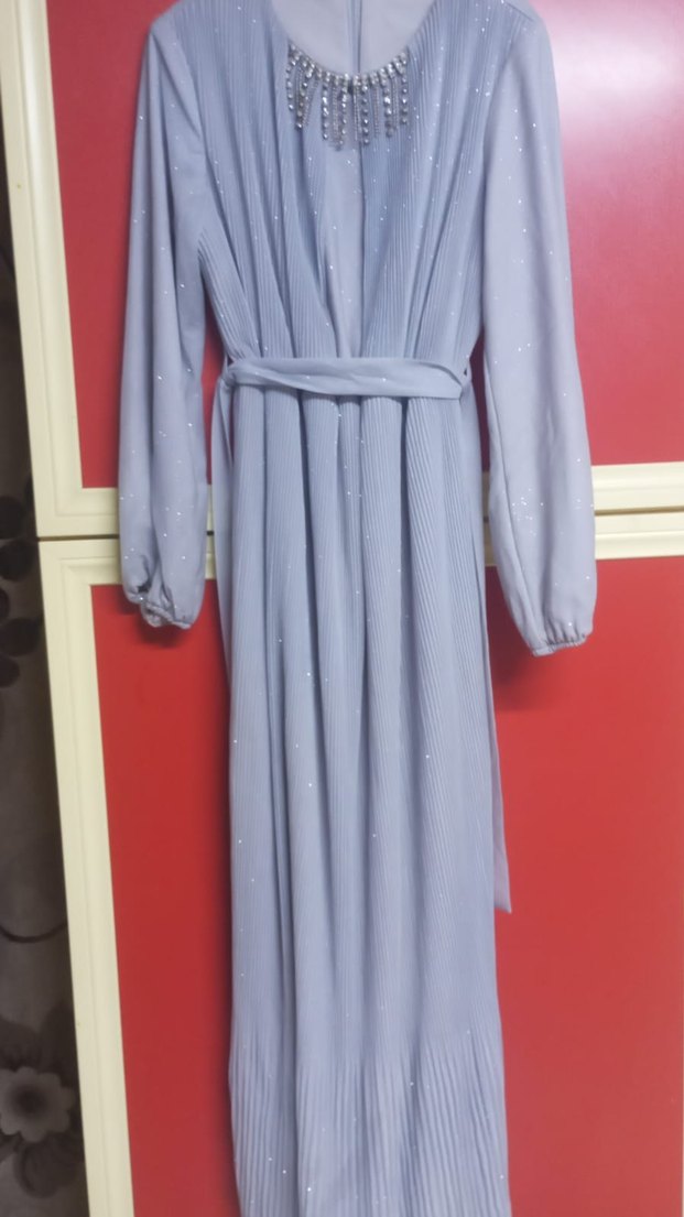 Gri Pileli Uzun Kollu Uzun Elbise - Görsel 2