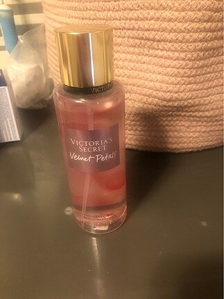 Victoria?s Secret Velvet Petals