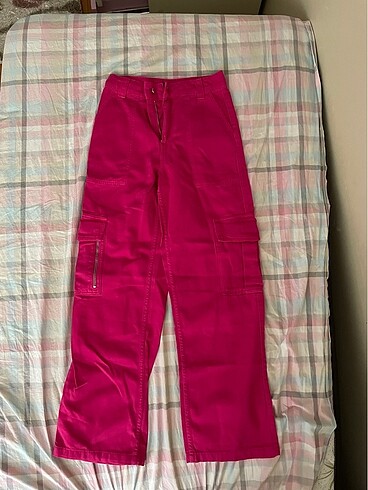 Pembe pantolon