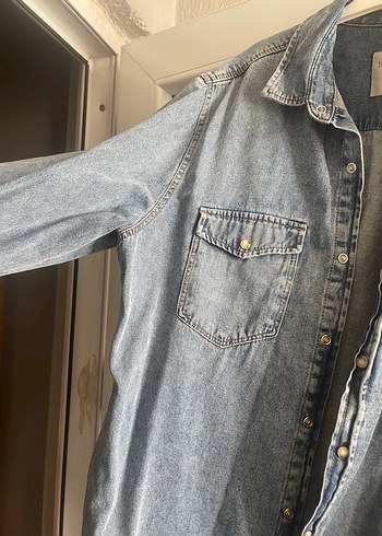 Düğmeli Mavi Denim Kadın gömlek - Görsel 2