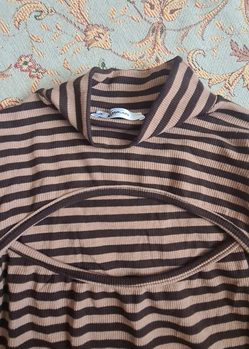 Çizgi detaylı göğüs kısmı pencereli vücuda oturan bluz - Görsel 3