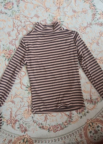 Çizgi detaylı göğüs kısmı pencereli vücuda oturan bluz - Görsel 5