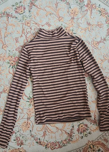 Çizgi detaylı göğüs kısmı pencereli vücuda oturan bluz - Görsel 4