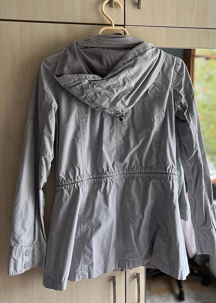 Gri kısa trençkot - Görsel 3