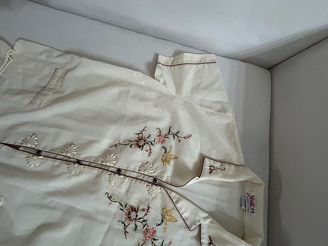 40 Beden Geleneksel Çin desenli , krem renkli sıfır pijama takım