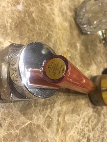 Beden turuncu Renk Este Lauder lip gloss