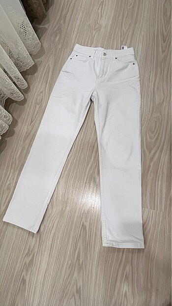 Beyaz Yüksek Bel Straight Jean