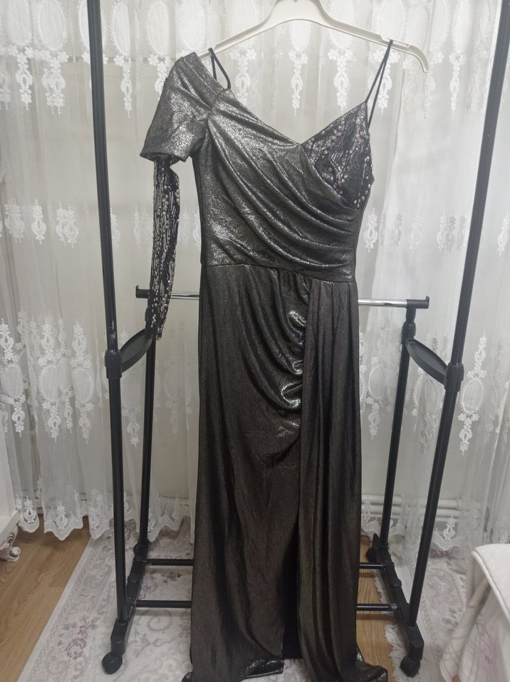 Gri Uzun Drapeli Straplez Kadın Abiye Elbise - Görsel 5