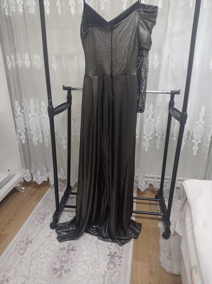 Gri Uzun Drapeli Straplez Kadın Abiye Elbise - Görsel 3