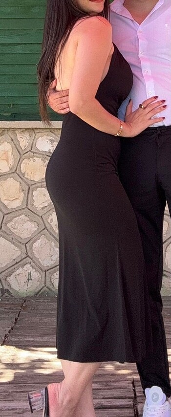 Siyah sırt dekolteli elbise