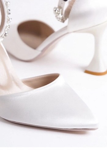 İnci Detaylı Beyaz saten Topuklu Ayakkabı - Görsel 2