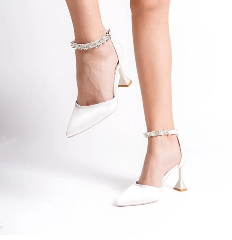 İnci Detaylı Beyaz saten Topuklu Ayakkabı - Görsel 3