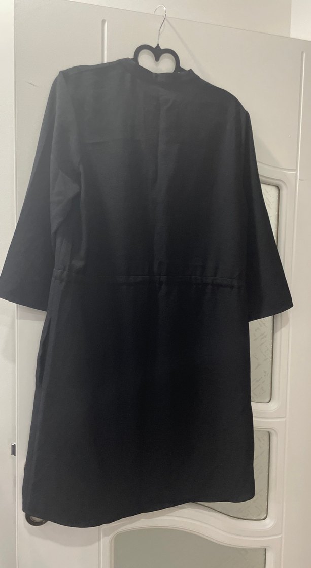 Siyah Dizlerde Kadın  Elbise - Görsel 2