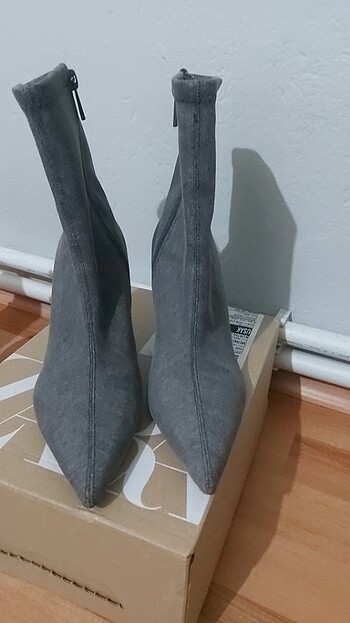 Zara Zara denim bot