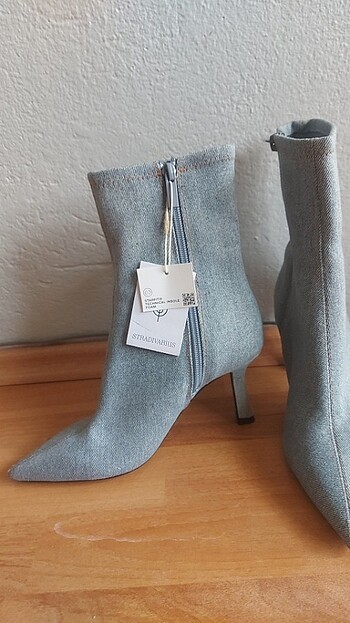 Zara Zara denim bot