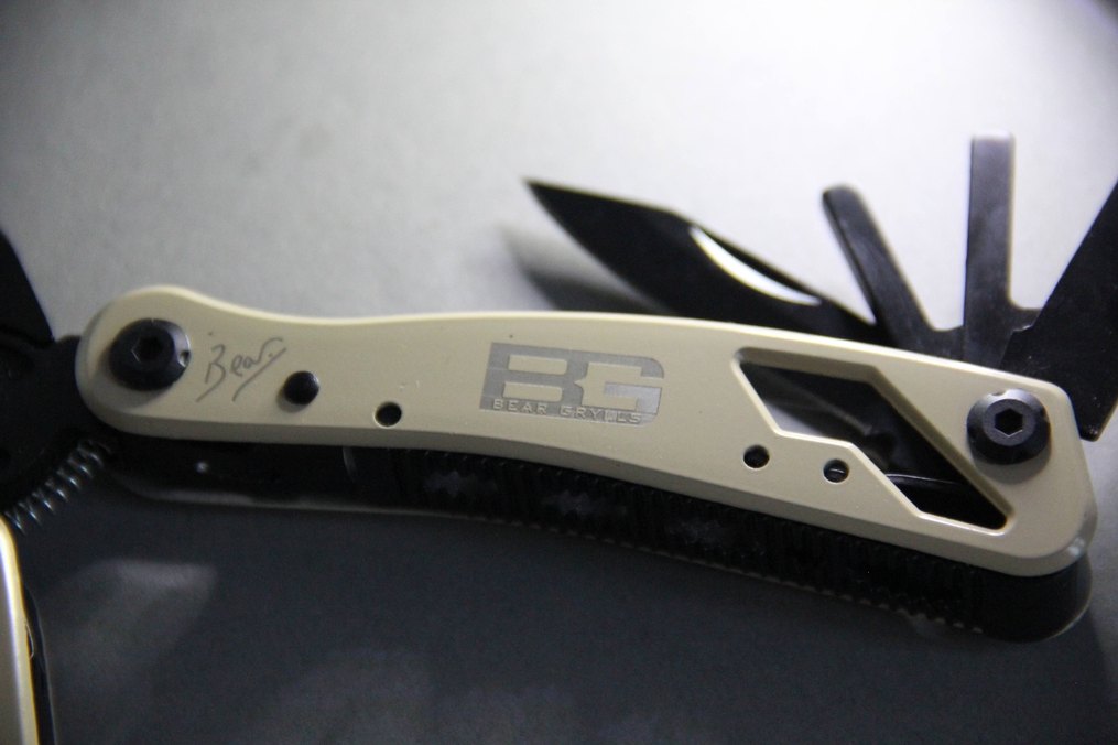 Çok Fonksiyonlu Beyaz-Gri Pense ve Tornavida Seti - Görsel 4