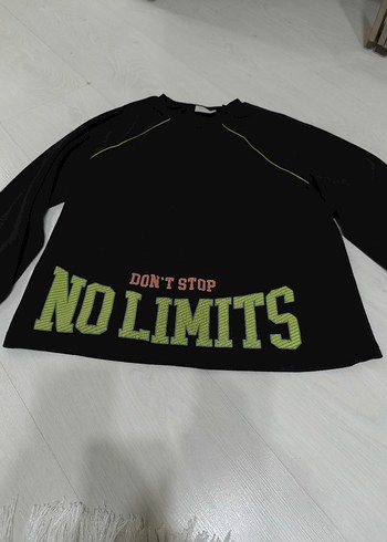 Siyah Baskılı Kısa Sweatshirt