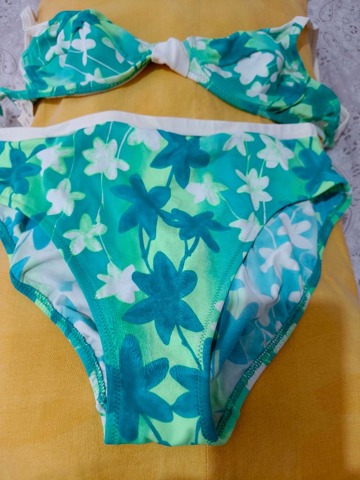 Yeşil Çiçekli Dantel Detaylı Bikini - Görsel 2