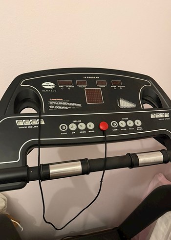 Siyah Universal Black 5.30 koşu bandı salon tipi