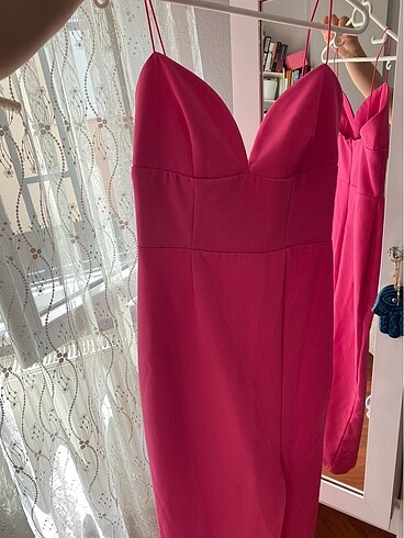 Pembe elbise