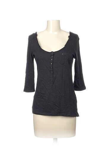 H&M T-shirt %70 İndirimli.