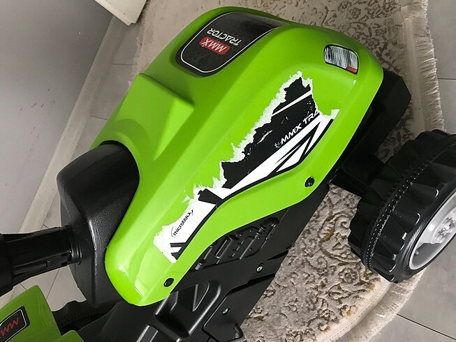  Beden yeşil Renk Micromax marka pedallı traktör